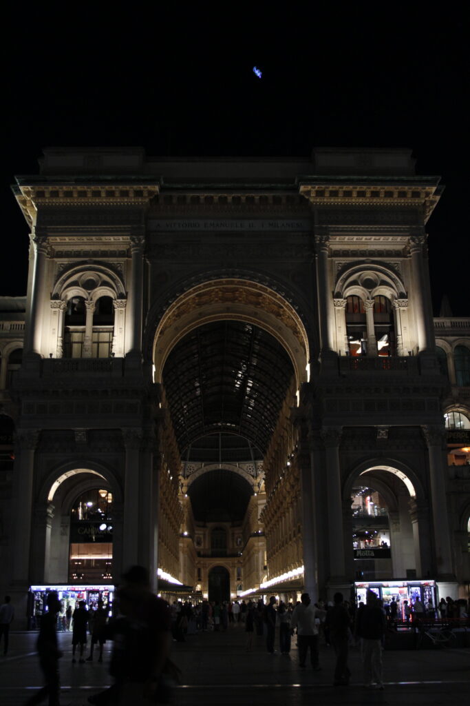 Milan, photo 4 of 6